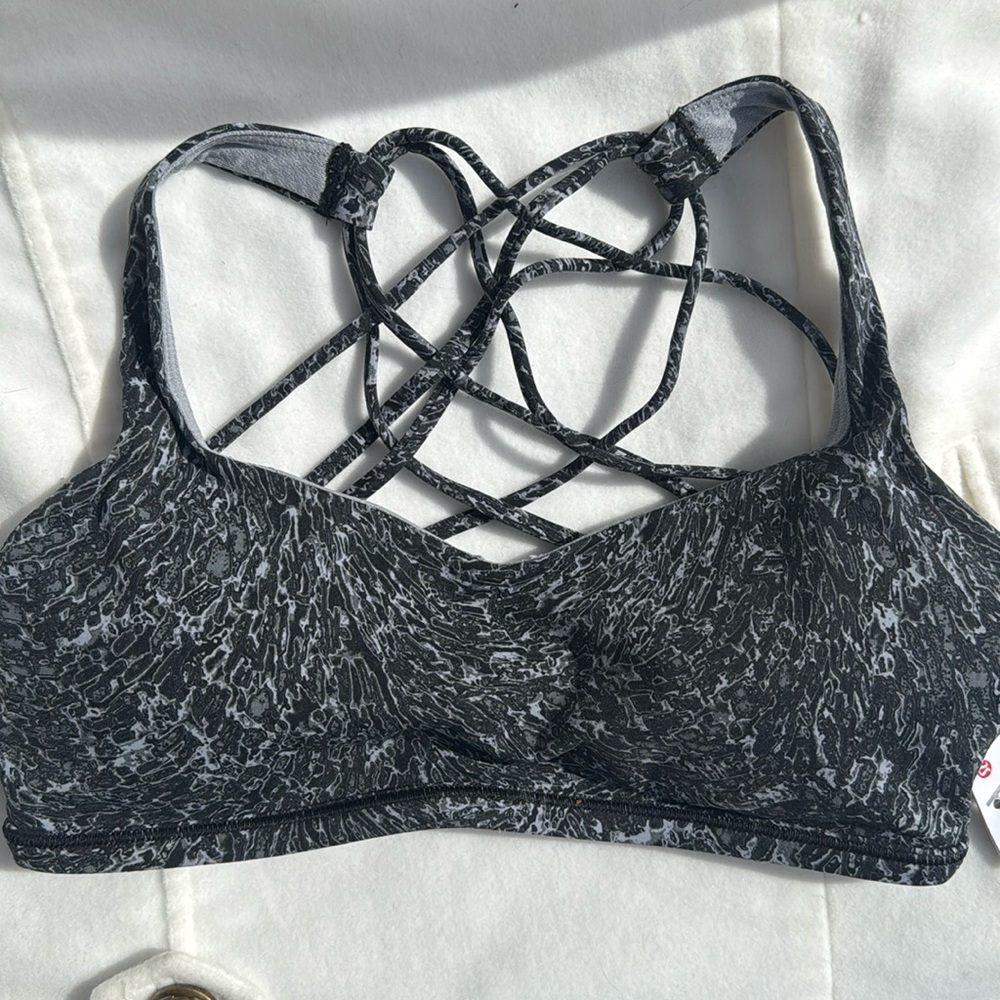 Lululemon Free to be-BRAND NEW